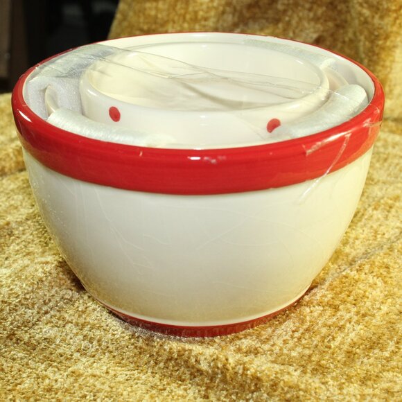 NEW Set of 3 Houseware International Ceramic Nesting Bowls Santa Clause on Front - Picture 4 of 8